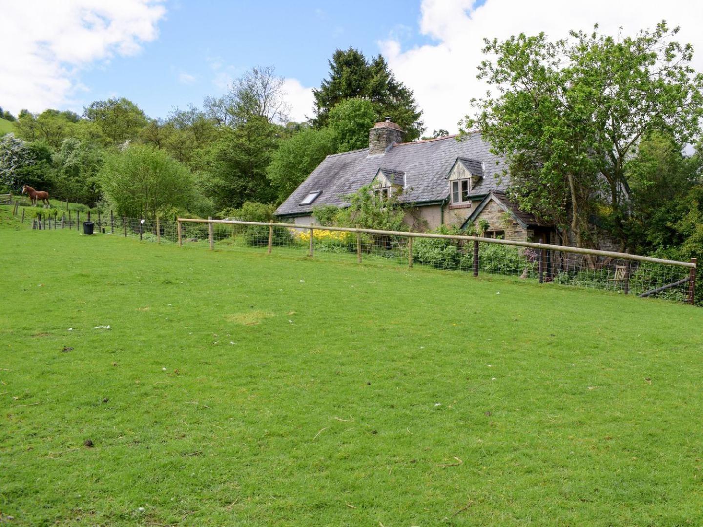Lower Goytre Farmhouse Llanfair Waterdine Exterior foto